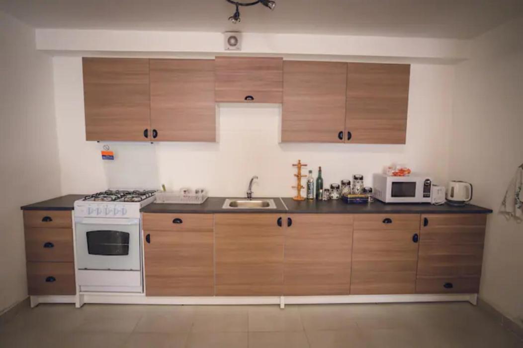 Karrain Villa-The Apartment Мадаба Екстериор снимка